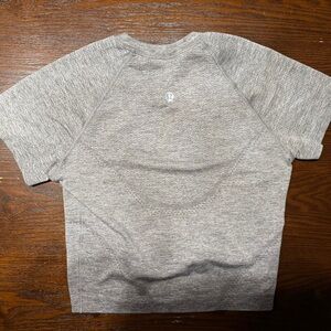 Lululemon grey crop T size 4